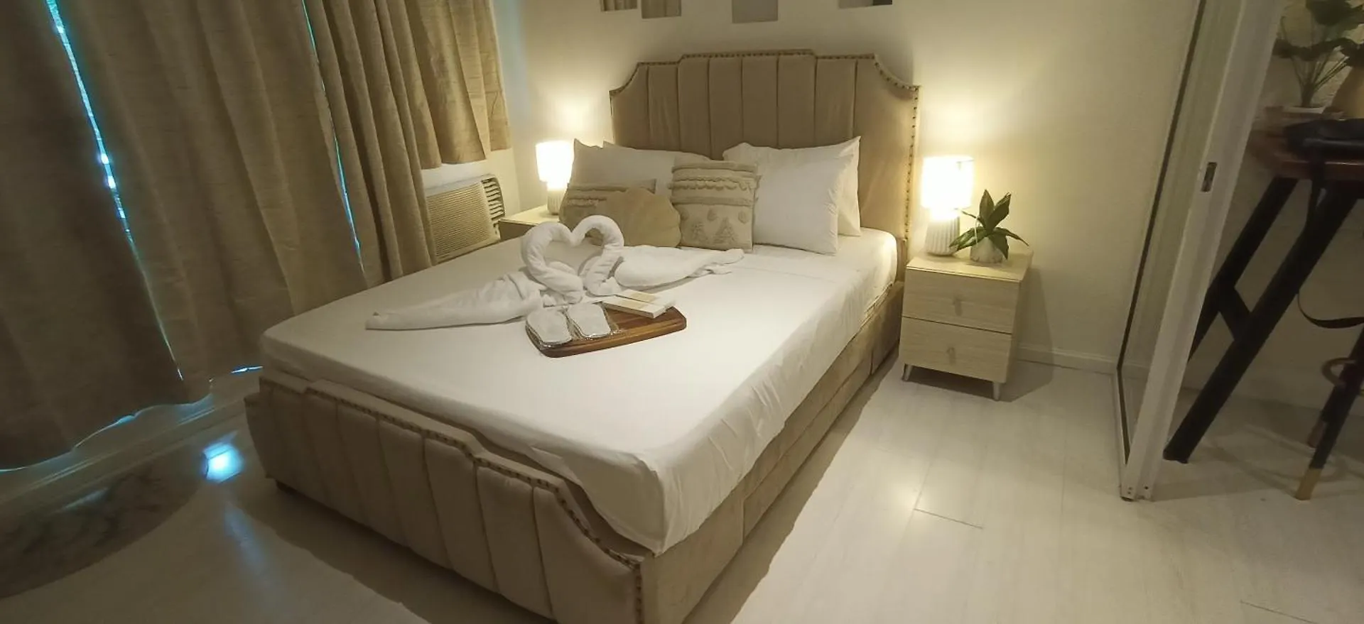 호텔 Casa Crisav Staycation Place At Azure Paranaque City