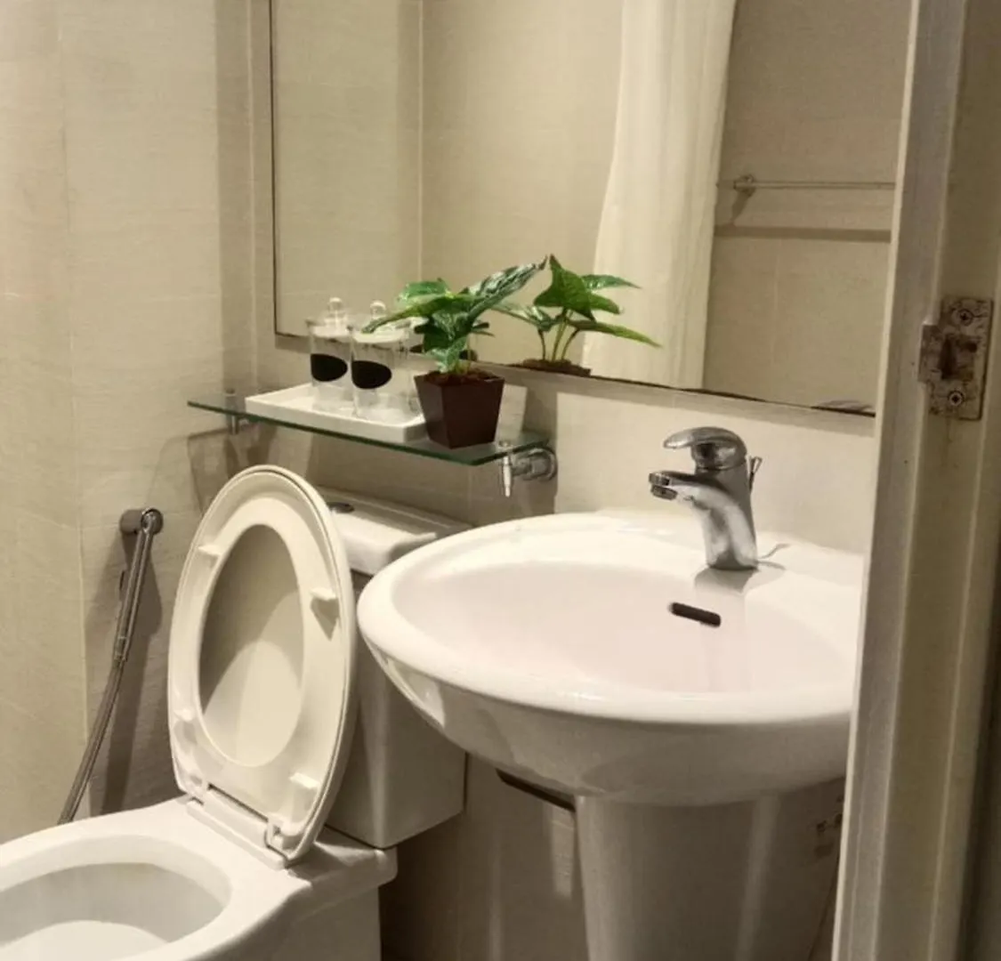 Casa Crisav Staycation Place At Azure Paranaque City 호텔