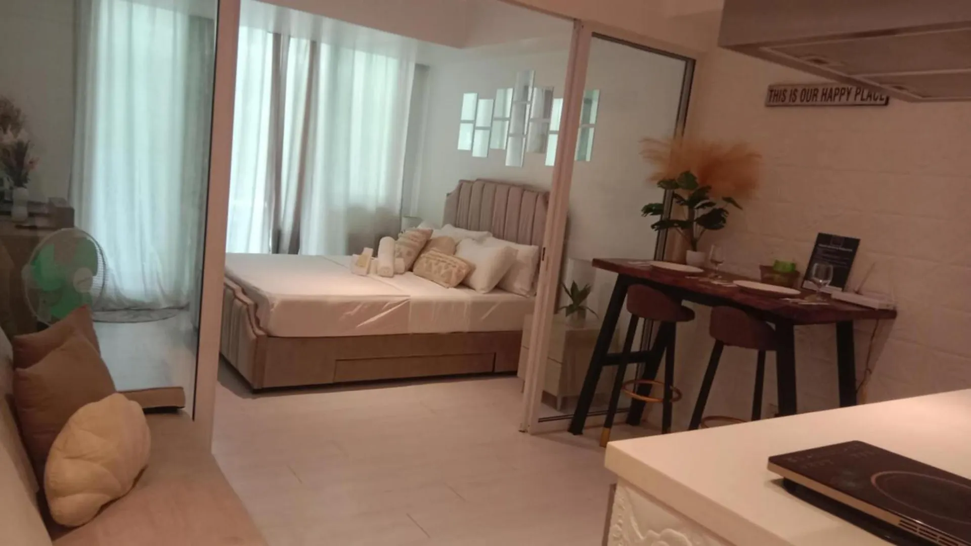 Casa Crisav Staycation Place At Azure Paranaque City